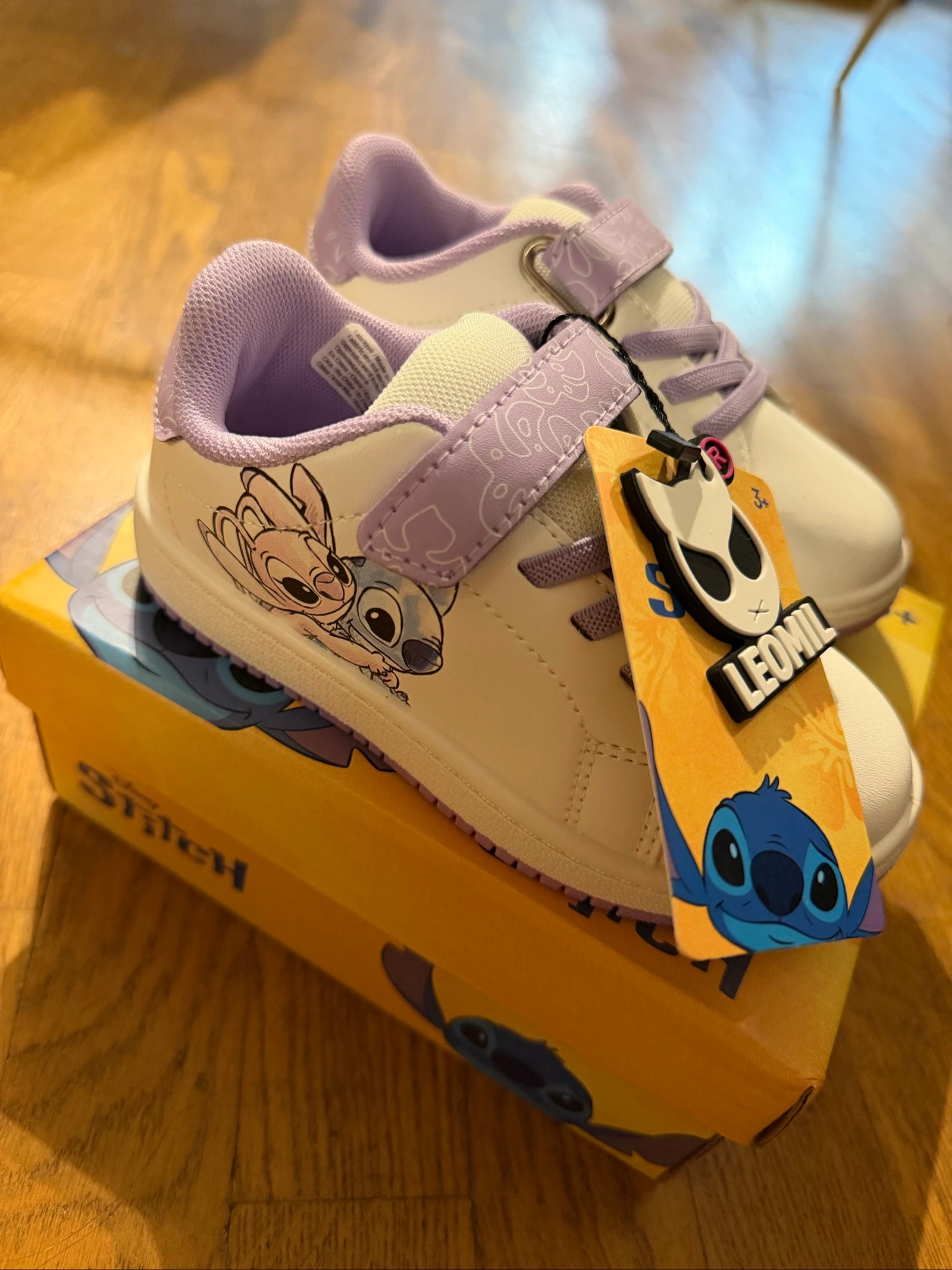Zapatillas Disney Stitch talla 25 nuevas con caja – photo 2
